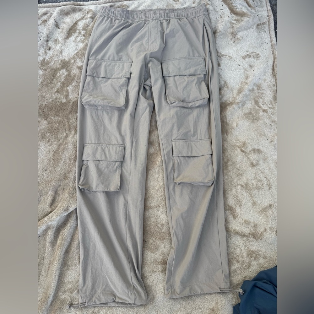 ALO Yoga Men's Khaki Cargo Pants